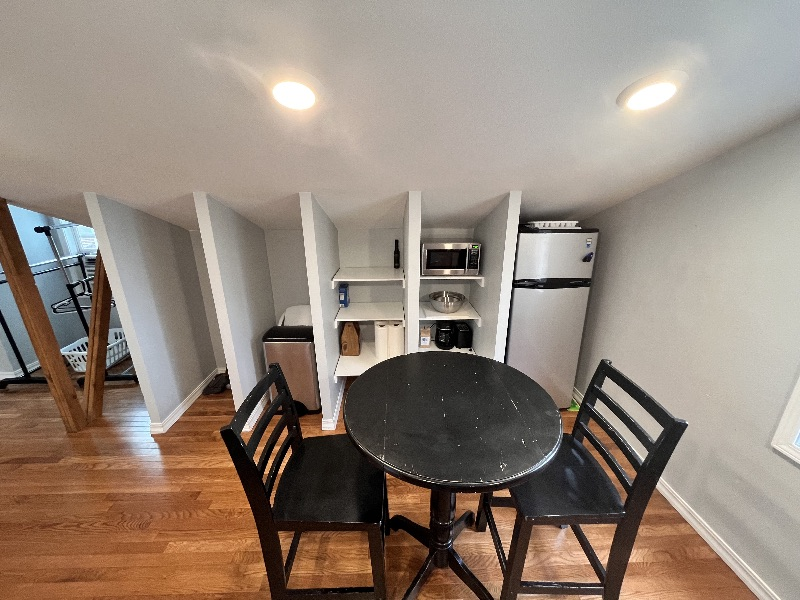 Beautiful Downtown Studio Apartment - Photo 12