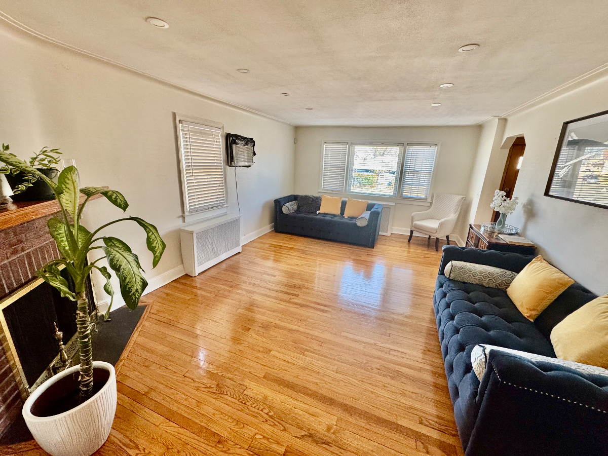 Beautiful Spacious Room in a Quiet Home