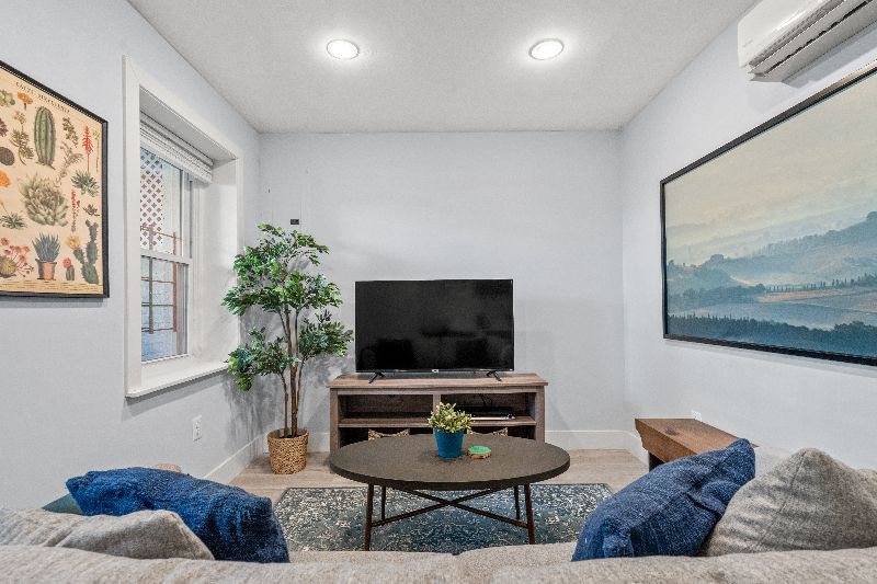 Walk to Hospitals- 1 Bed 1.5 Bath Private English Basement w/ Street Parking - Photo 5