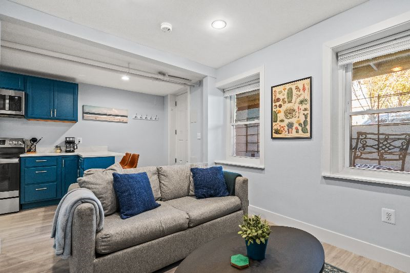 Walk to Hospitals- 1 Bed 1.5 Bath Private English Basement w/ Street Parking - Photo 3