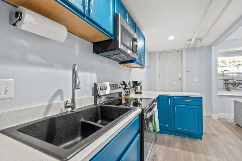 Walk to Hospitals- 1 Bed 1.5 Bath Private English Basement w/ Street Parking - Photo 10