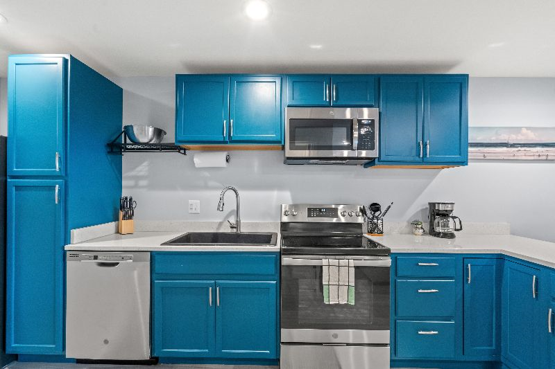 Walk to Hospitals- 1 Bed 1.5 Bath Private English Basement w/ Street Parking - Photo 8