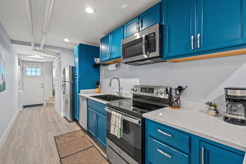 Walk to Hospitals- 1 Bed 1.5 Bath Private English Basement w/ Street Parking - Photo 11