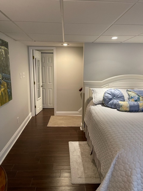 Complete finished basement with your own separate entrance - Photo 4