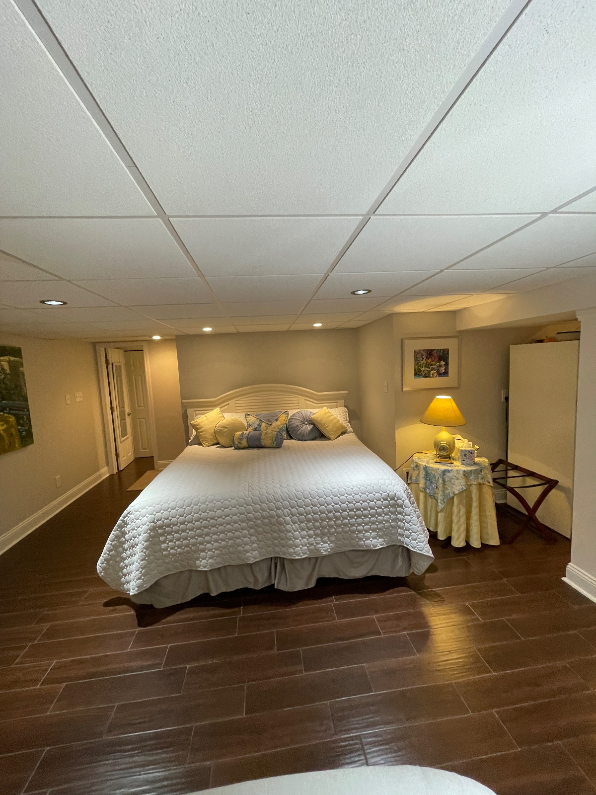 Complete finished basement with your own separate entrance - Photo 12