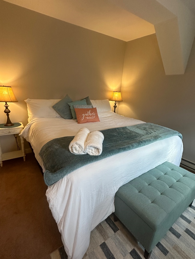 Private Room with En-suite Bathroom in Cooperstown - Photo 1