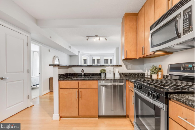 Fully Furnished Corporate Executive Rental - Move-in Ready in the Heart of DC, Walkable to White Hou - Photo 12