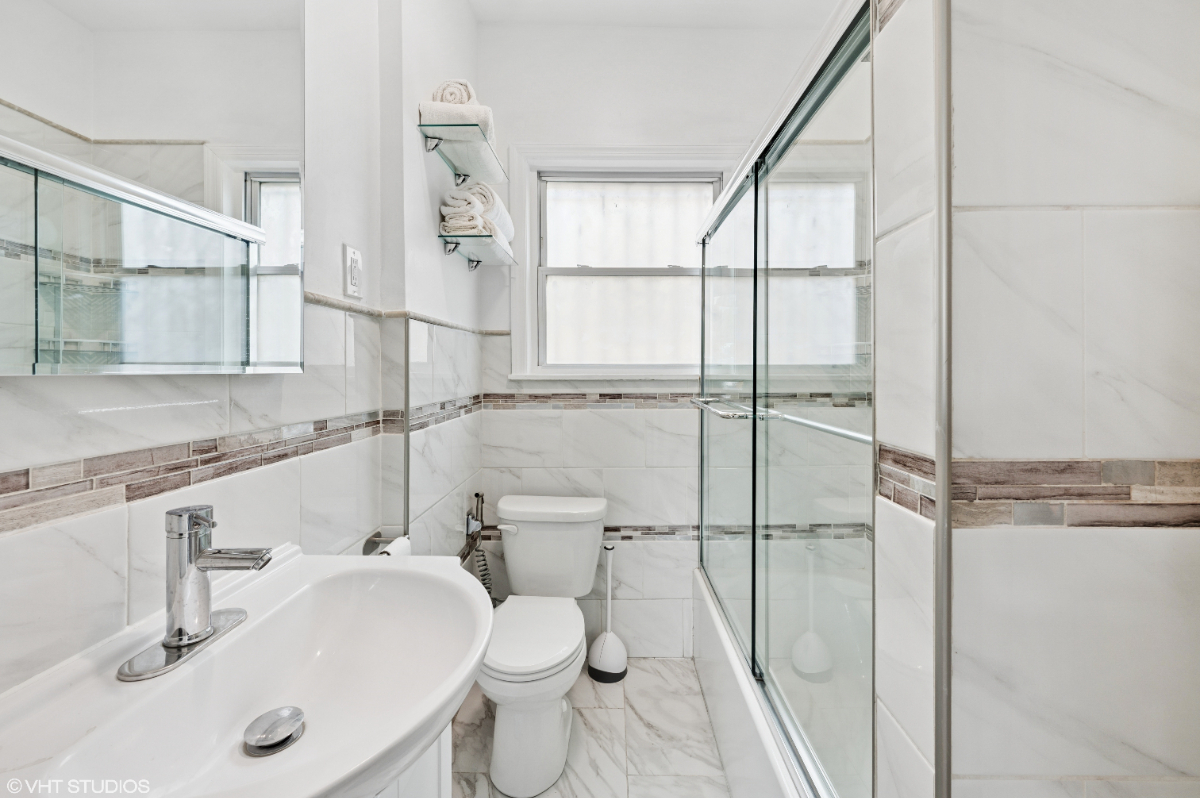 Comfy Beautiful 2brm Apt - ALL Utilities and Amenities Included - Photo 5
