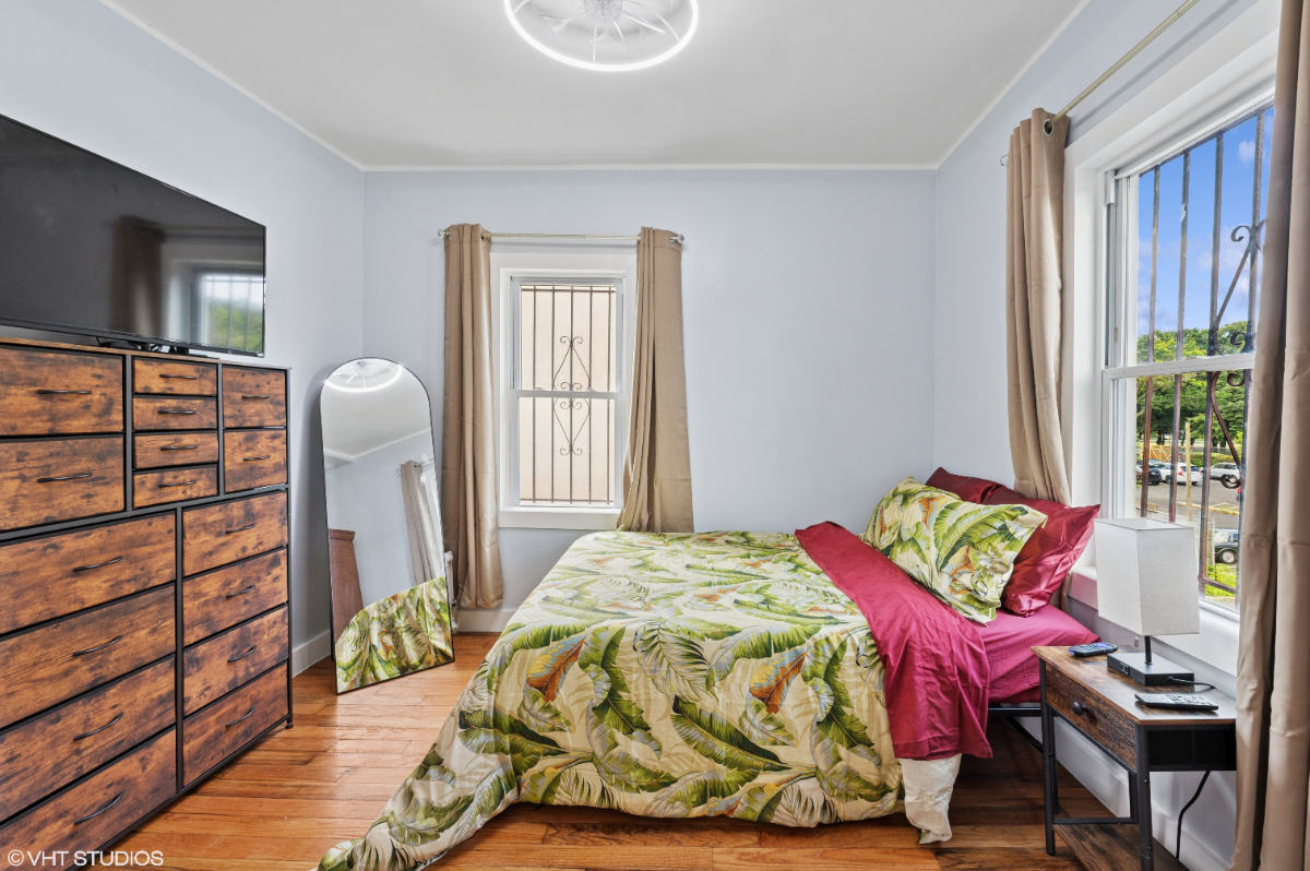 Comfy Beautiful 2brm Apt - ALL Utilities and Amenities Included - Photo 12