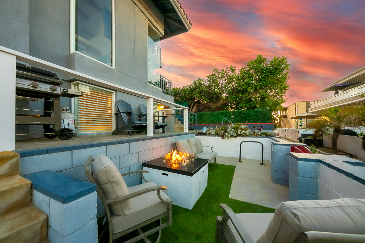 Beach Vibes 2BD/2BTH Condo in South Mission Beach with Private Courtyard and Firepit, Walk to Beach and Bay - Photo 1