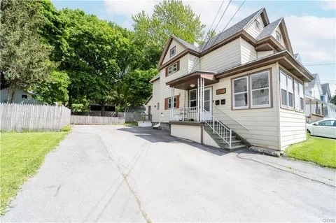 Quiet and cozy apartment near downtown near major hospitals/clinics and major schools in east of Syr - Photo 1