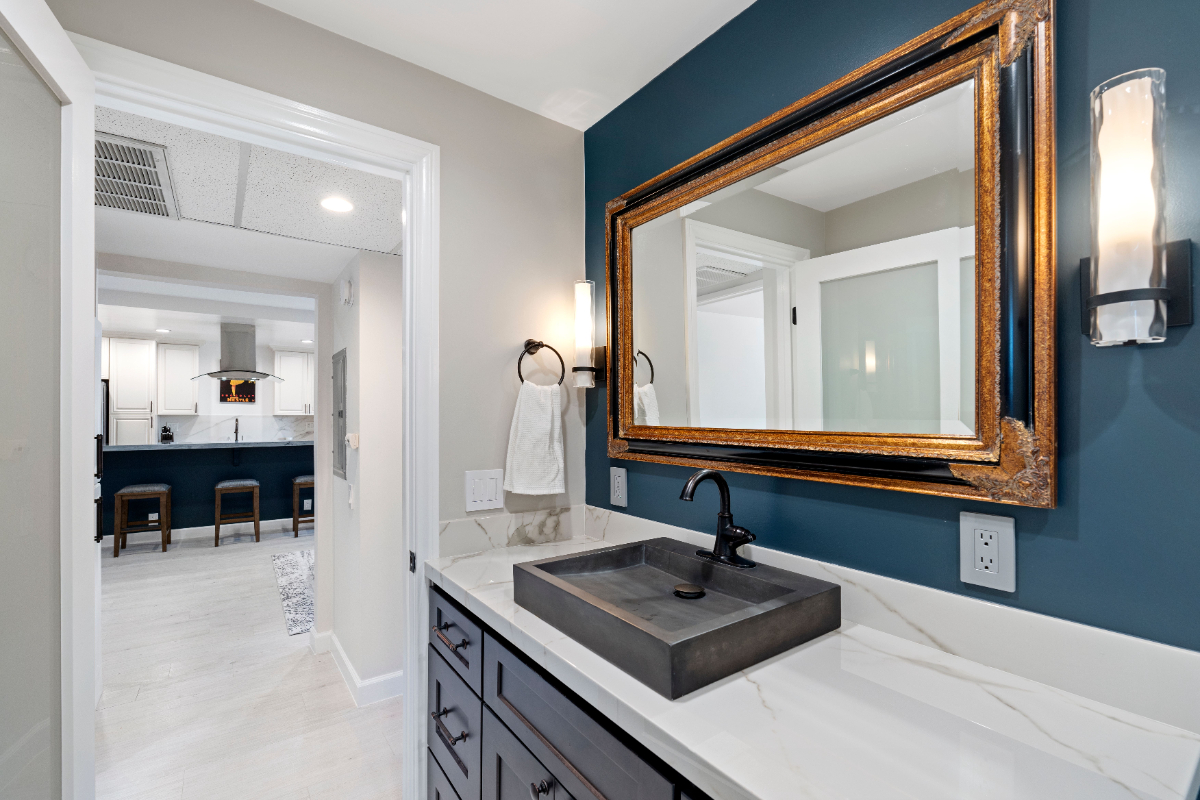 Luxury Condo - Brentwood - Photo 5