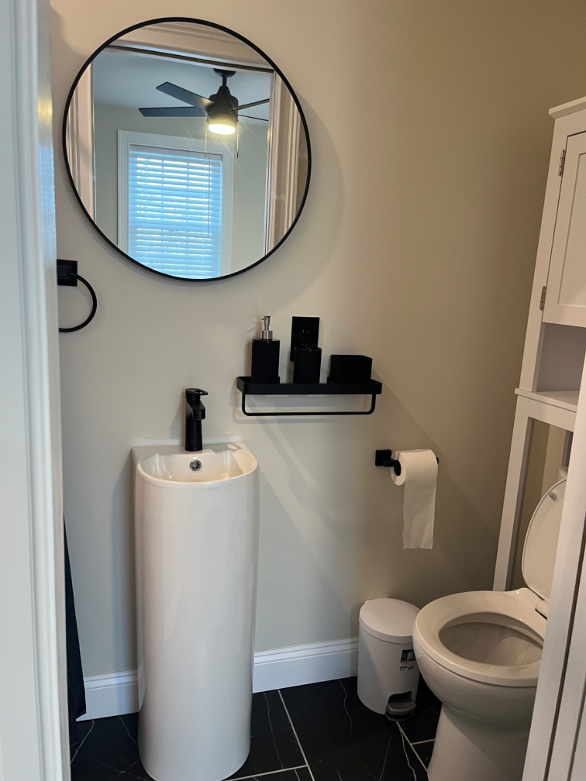 Beautiful,  newly remodeled one bedroom apartment. Near Wynn Hospital - Photo 7