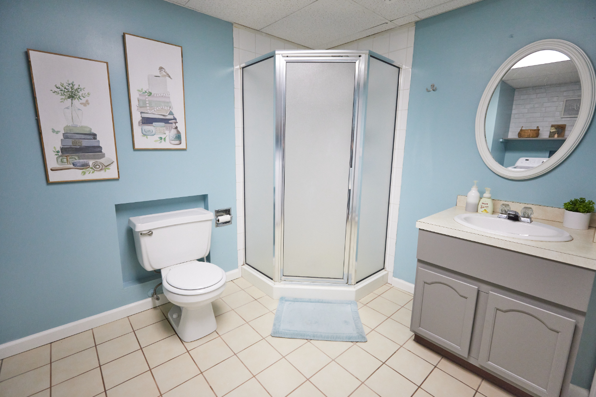 Charming Basement Retreat in Quiet North Tonawanda Neighborhood - Close to Niagara Falls and Local A - Photo 5