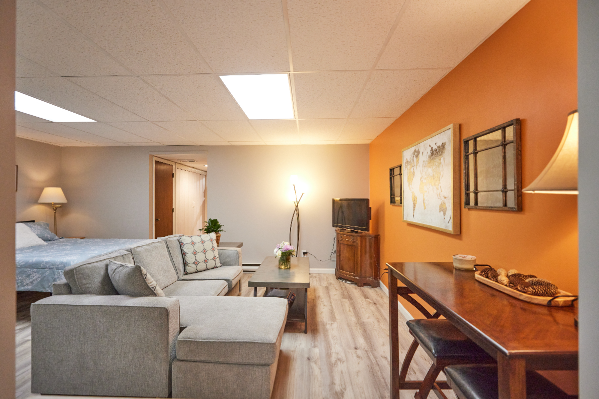 Charming Basement Retreat in Quiet North Tonawanda Neighborhood - Close to Niagara Falls and Local A - Photo 2