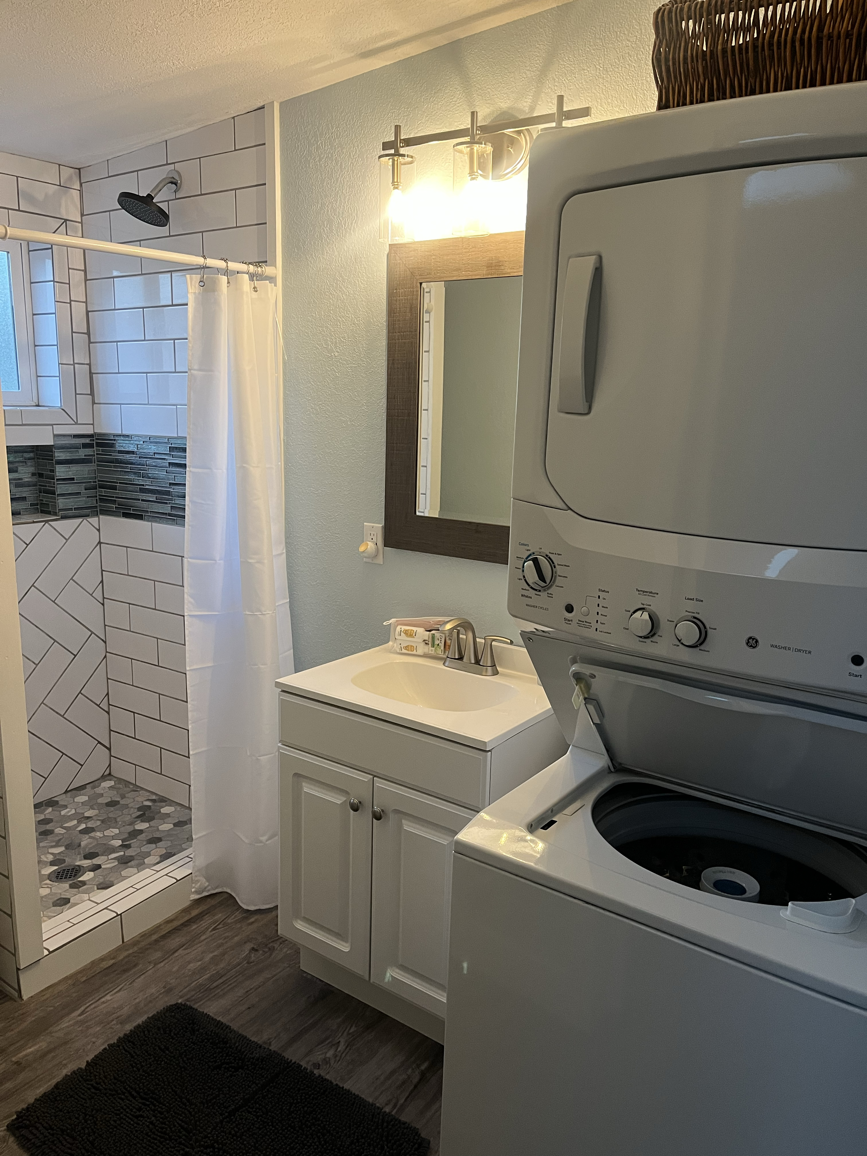 Cottage on 31st - Photo 8