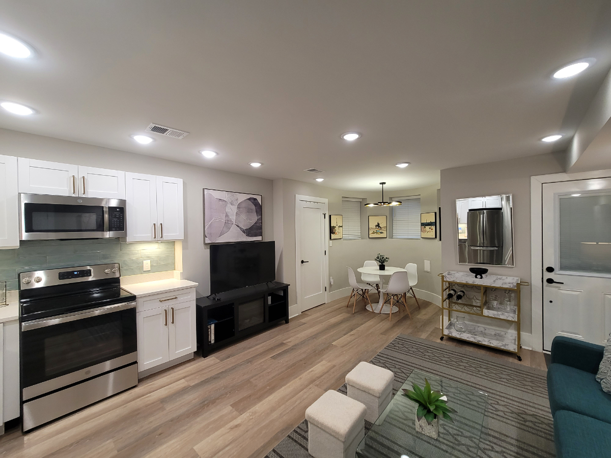 Lovely Fully Furnished 2 bedroom 2 baths Noma - Photo 3