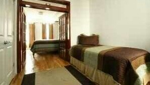 Cozy Upper Eastside Private or Rent a Room - Photo 4