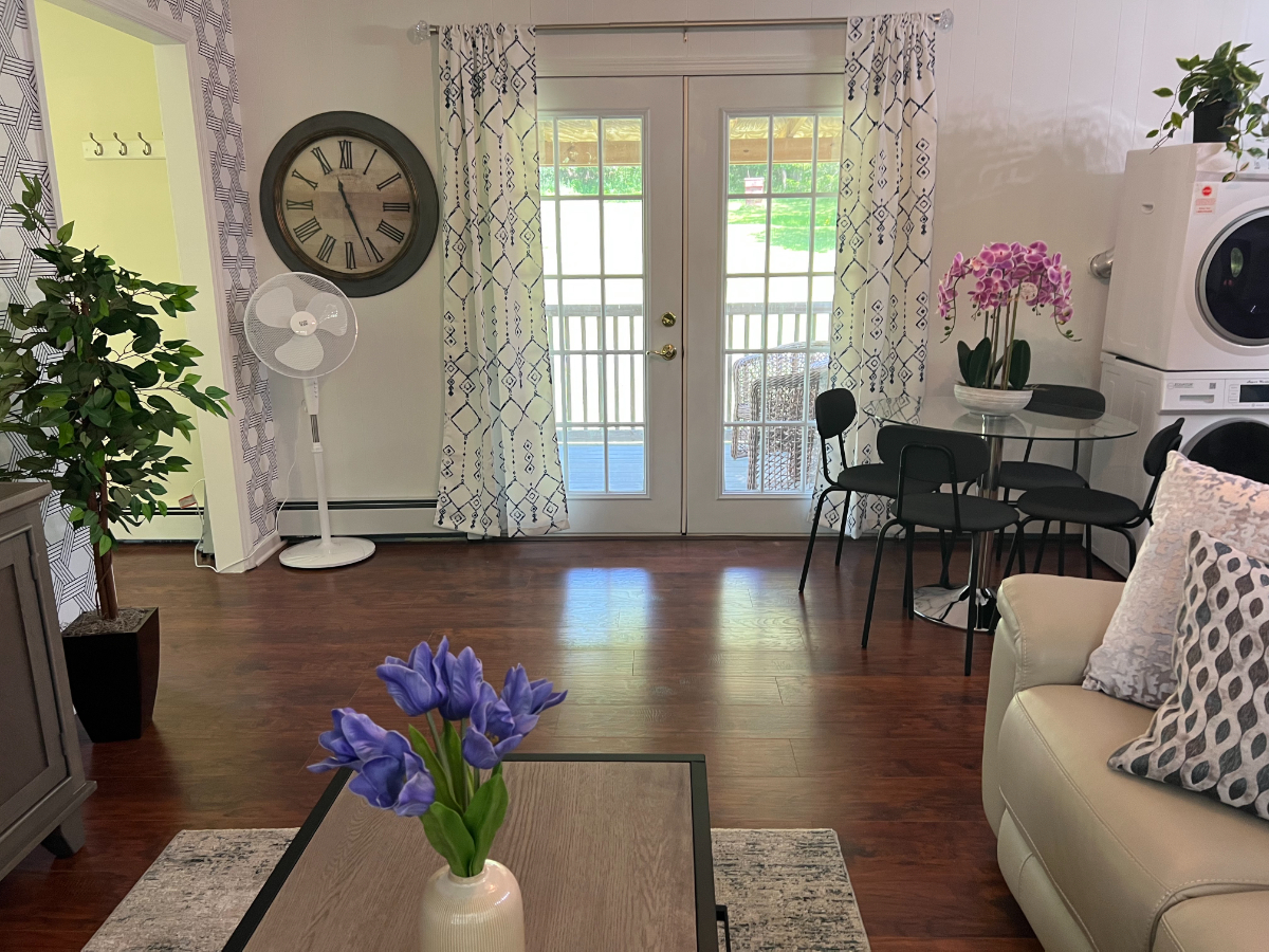 Kick back and relax in this calm stylish 1BR duplex apartment Nestled in the mountains just a few mi - Photo 6