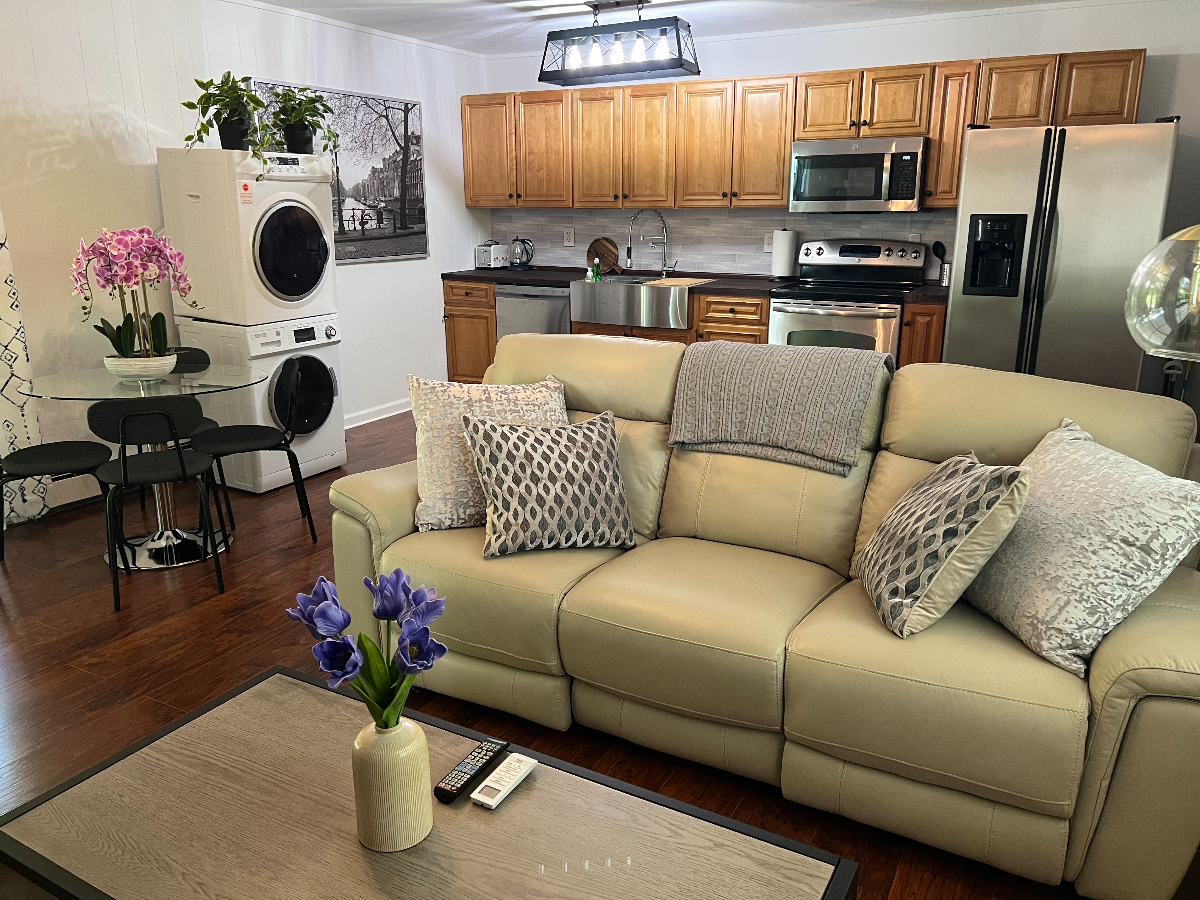 Kick back and relax in this calm stylish 1BR duplex apartment Nestled in the mountains just a few mi - Photo 7