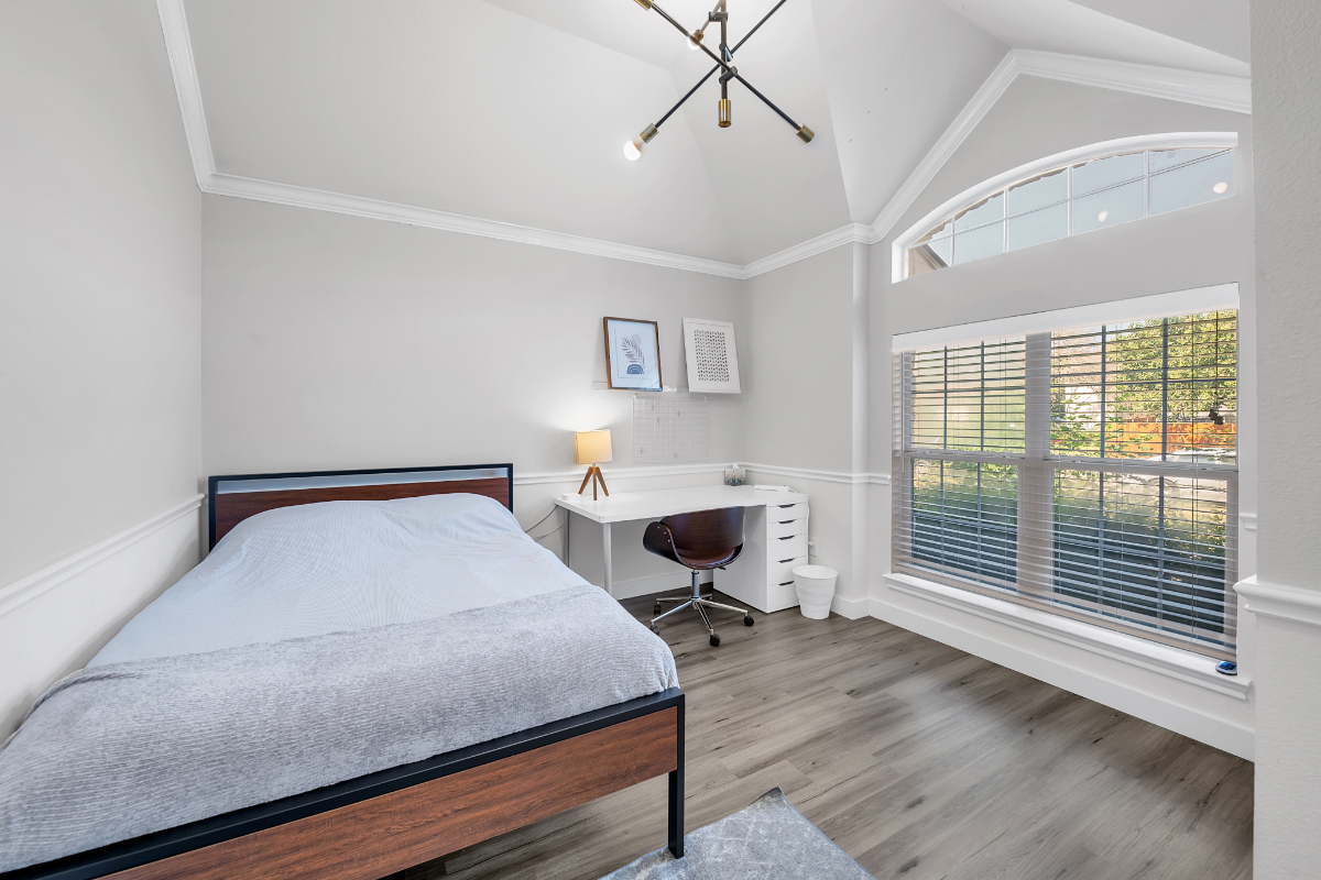 Modern Family Friendly 4BR Spa Bath Bonus Kid Area - Photo 6
