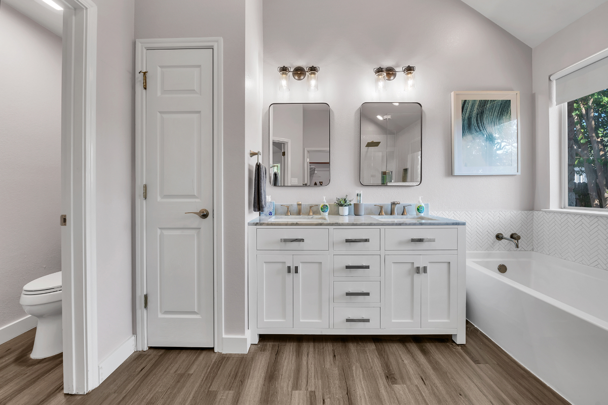 Modern Family Friendly 4BR Spa Bath Bonus Kid Area - Photo 12