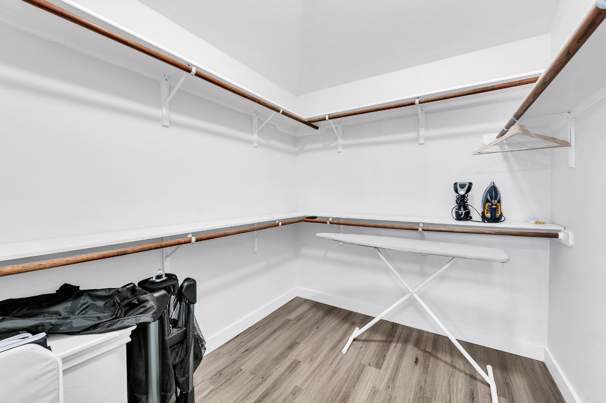 Modern Family Friendly 4BR Spa Bath Bonus Kid Area - Photo 10