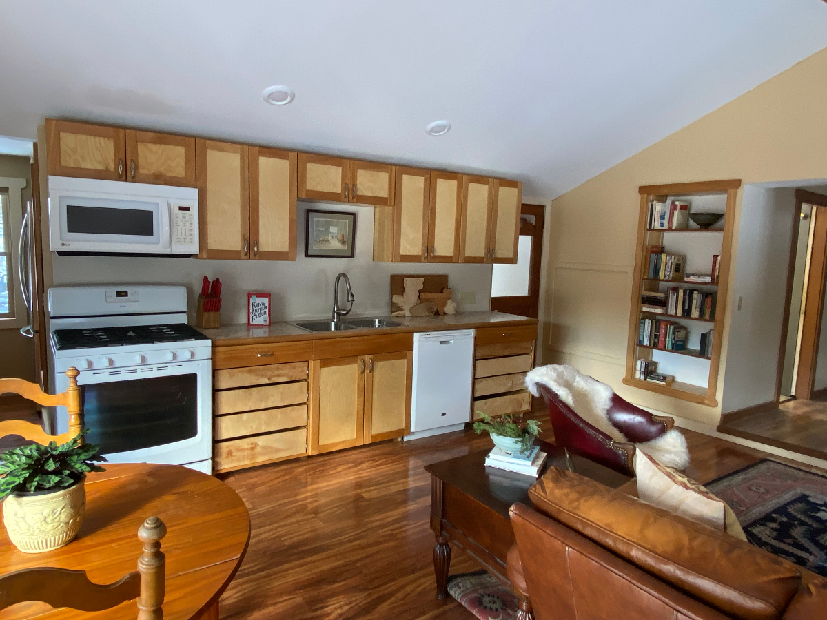 Spacious apartment near Dartmouth - Photo 2