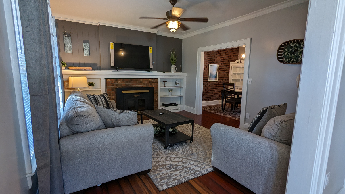 Private Clean Home with a Great Entertaining Space Close to Hospitals - Photo 3