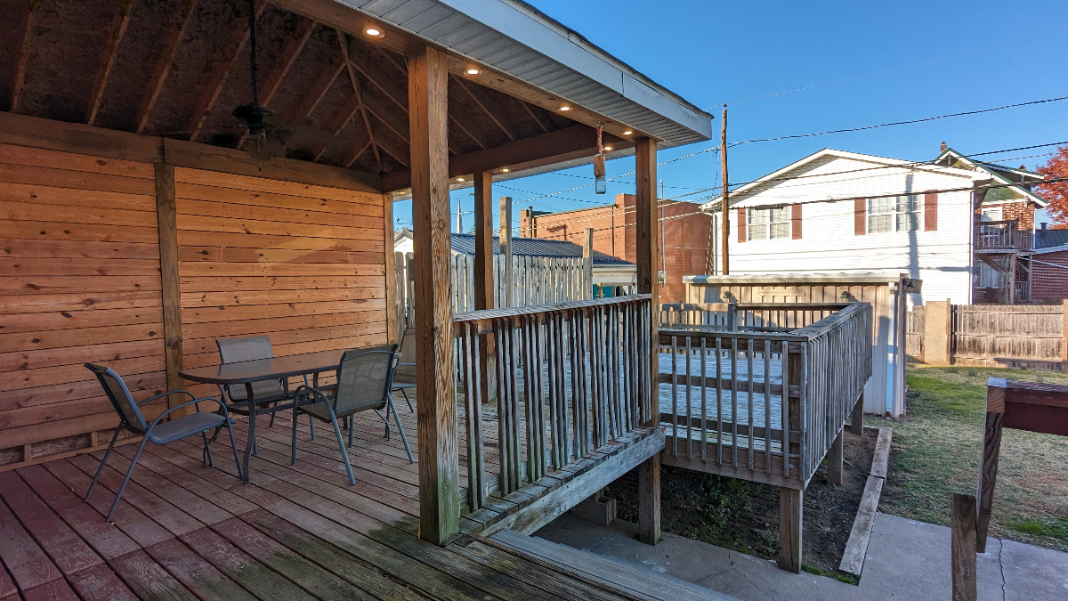 Private Clean Home with a Great Entertaining Space Close to Hospitals - Photo 8