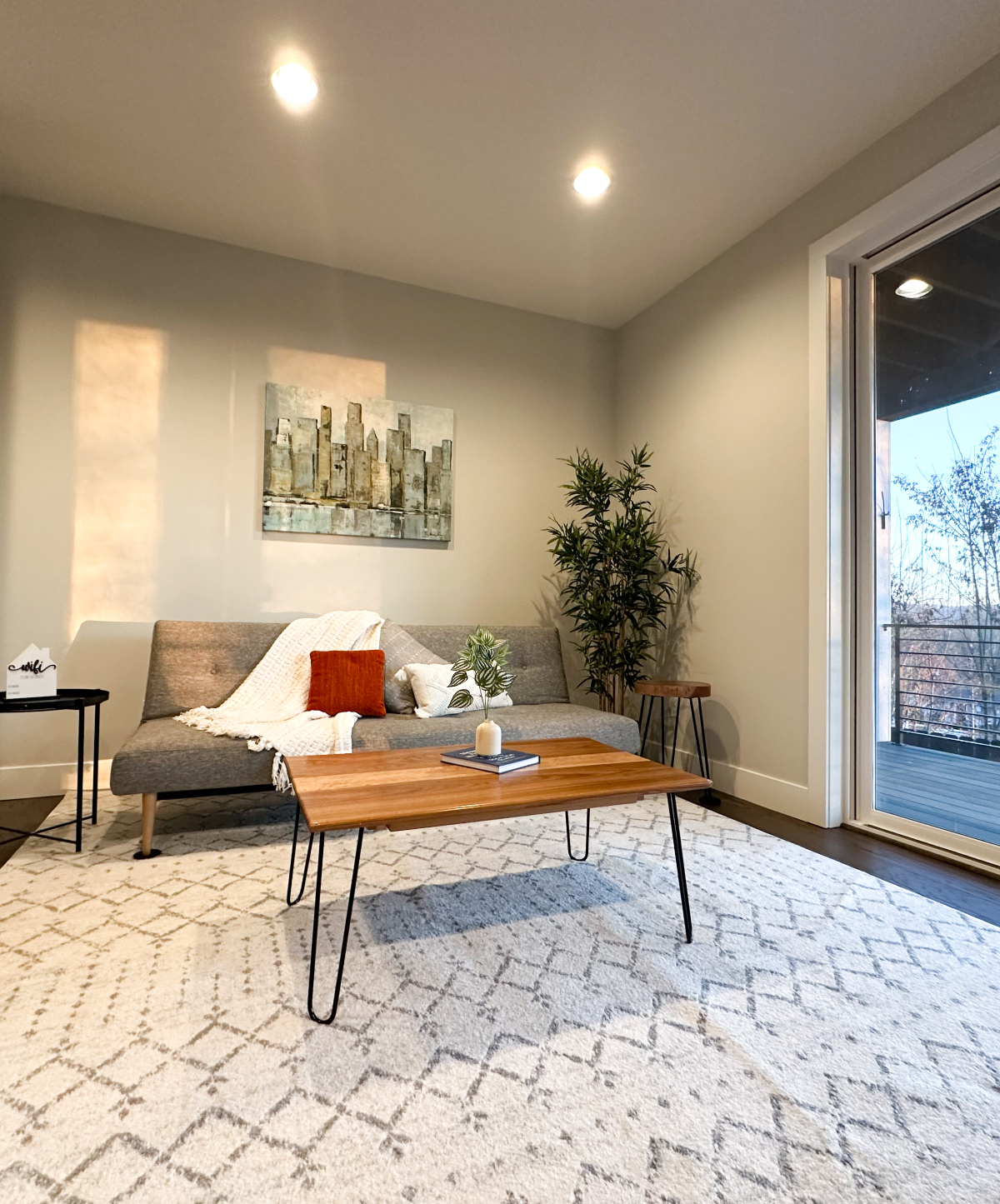 Camas Chic off Crown Apartment