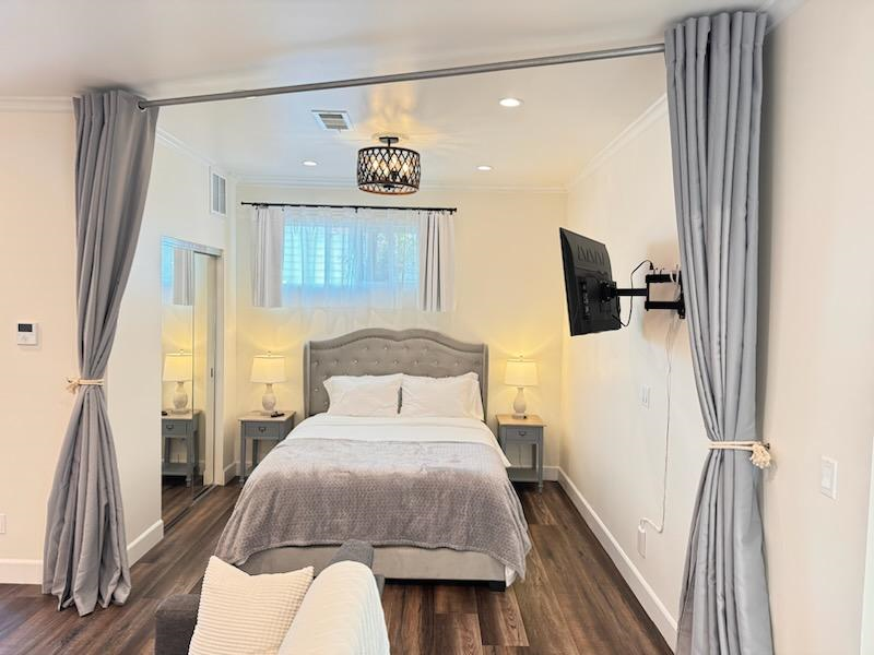 Beautiful Brand New Studio or Single bedroom apartment in charming Los Feliz - Photo 4
