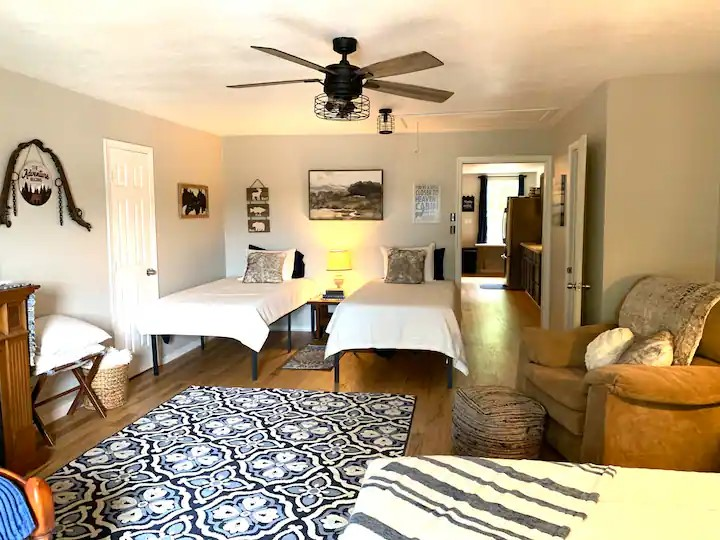 Country Escape Next Door Rental - Photo 4