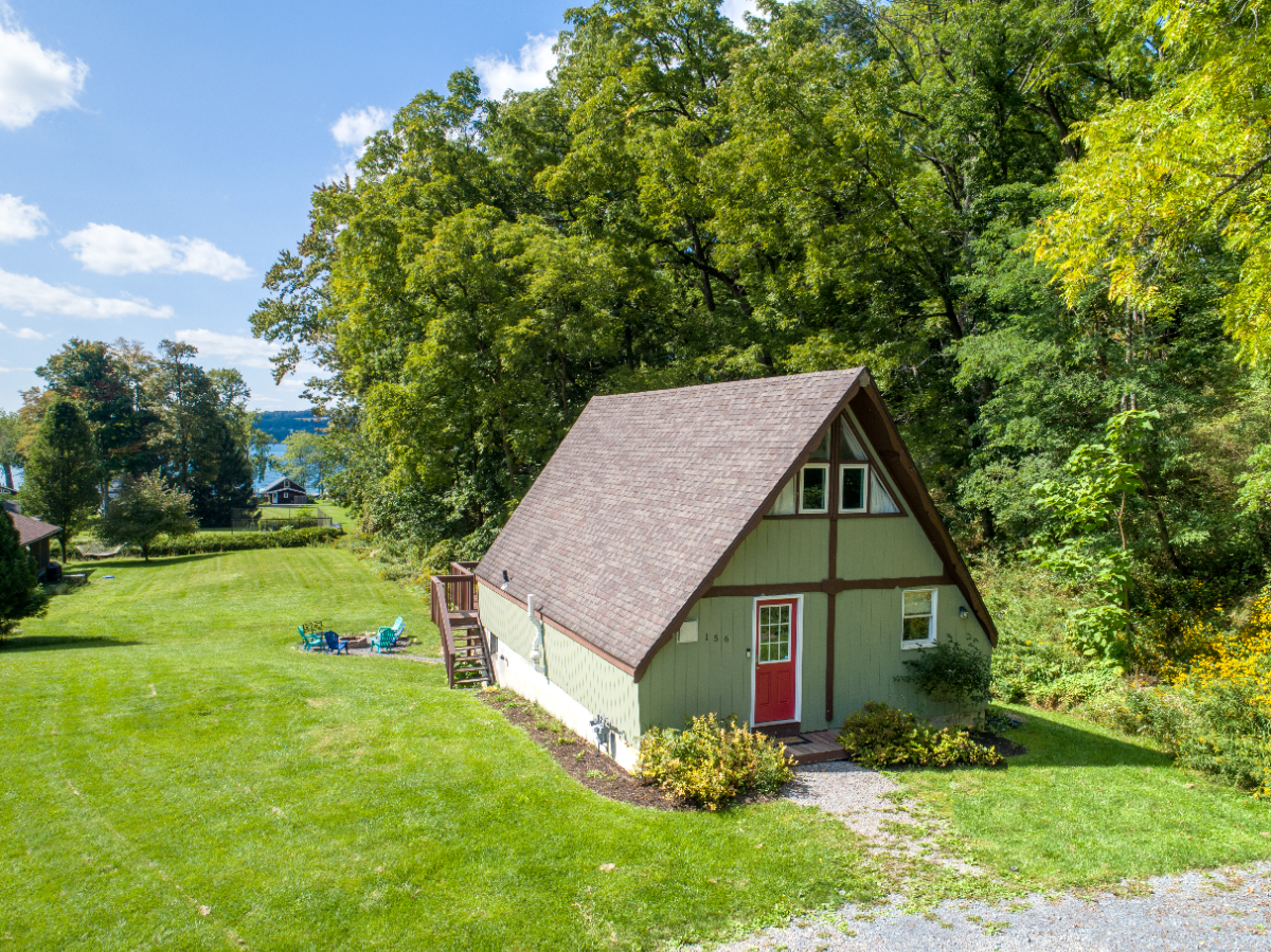 Entire Home 4 Beds 2.5 Bath with Beautiful Lake Access - Photo 1