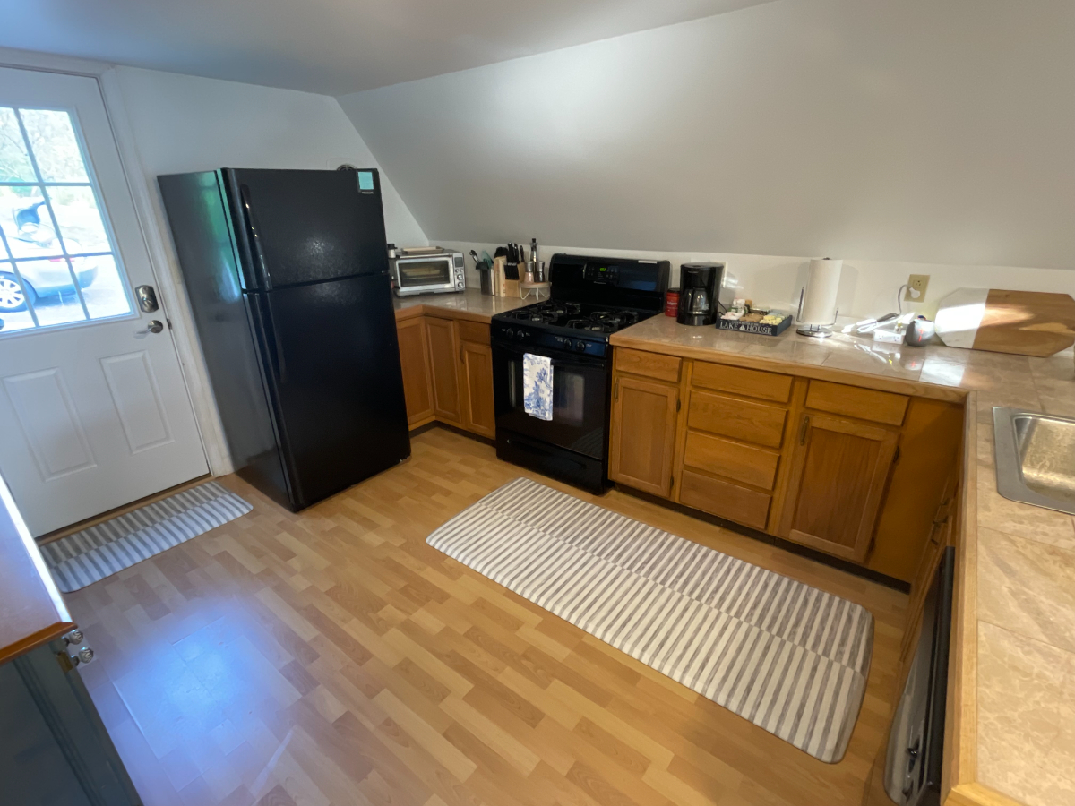 Entire Home 4 Beds 2.5 Bath with Beautiful Lake Access - Photo 5
