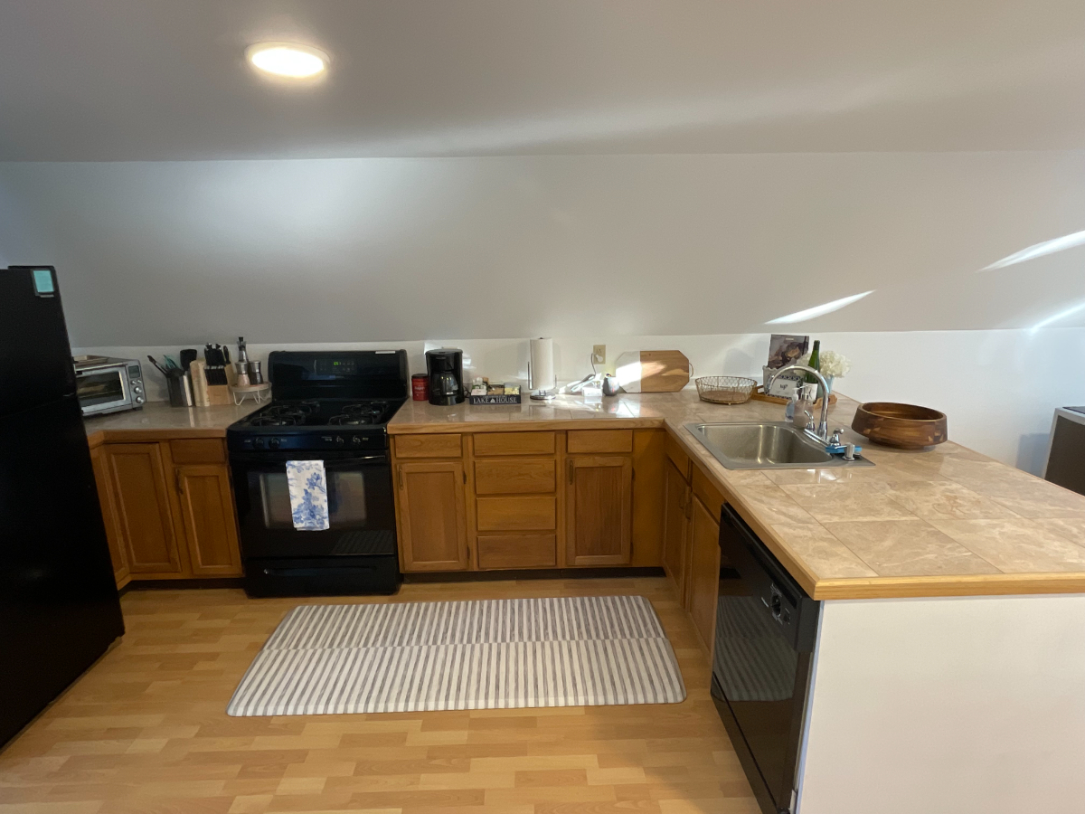 Entire Home 4 Beds 2.5 Bath with Beautiful Lake Access - Photo 6