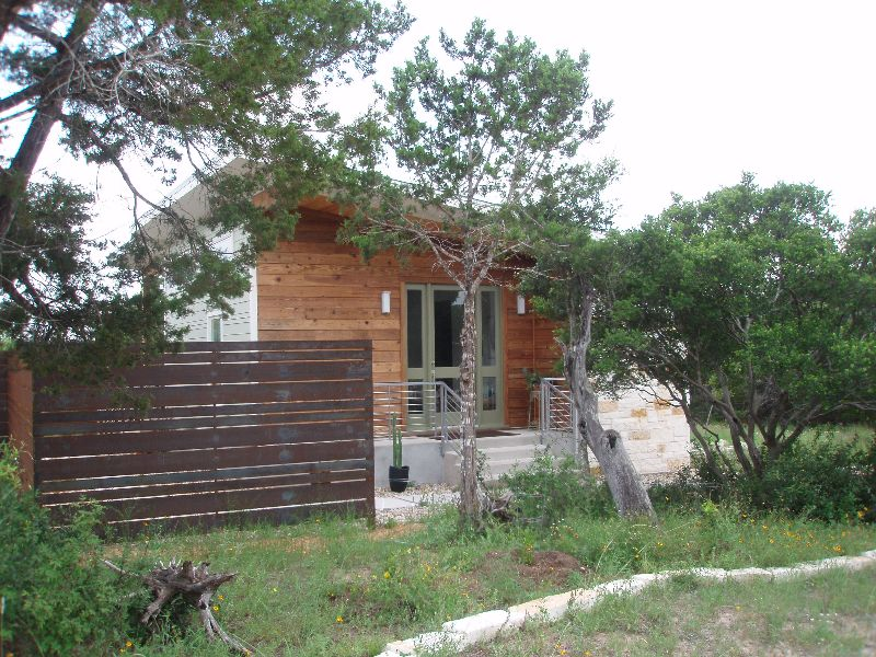 Private Modern Guest House on Gated Property in the Heart of the Hill Country - Photo 3