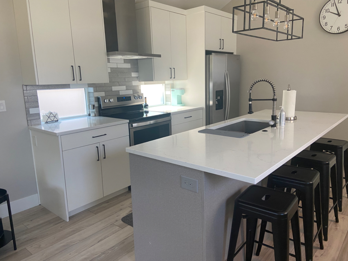 Modern and cozy cottage centrally located and dog friendly - Photo 3