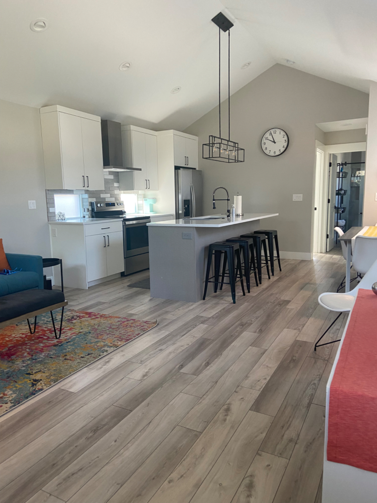 Modern and cozy cottage centrally located and dog friendly - Photo 6
