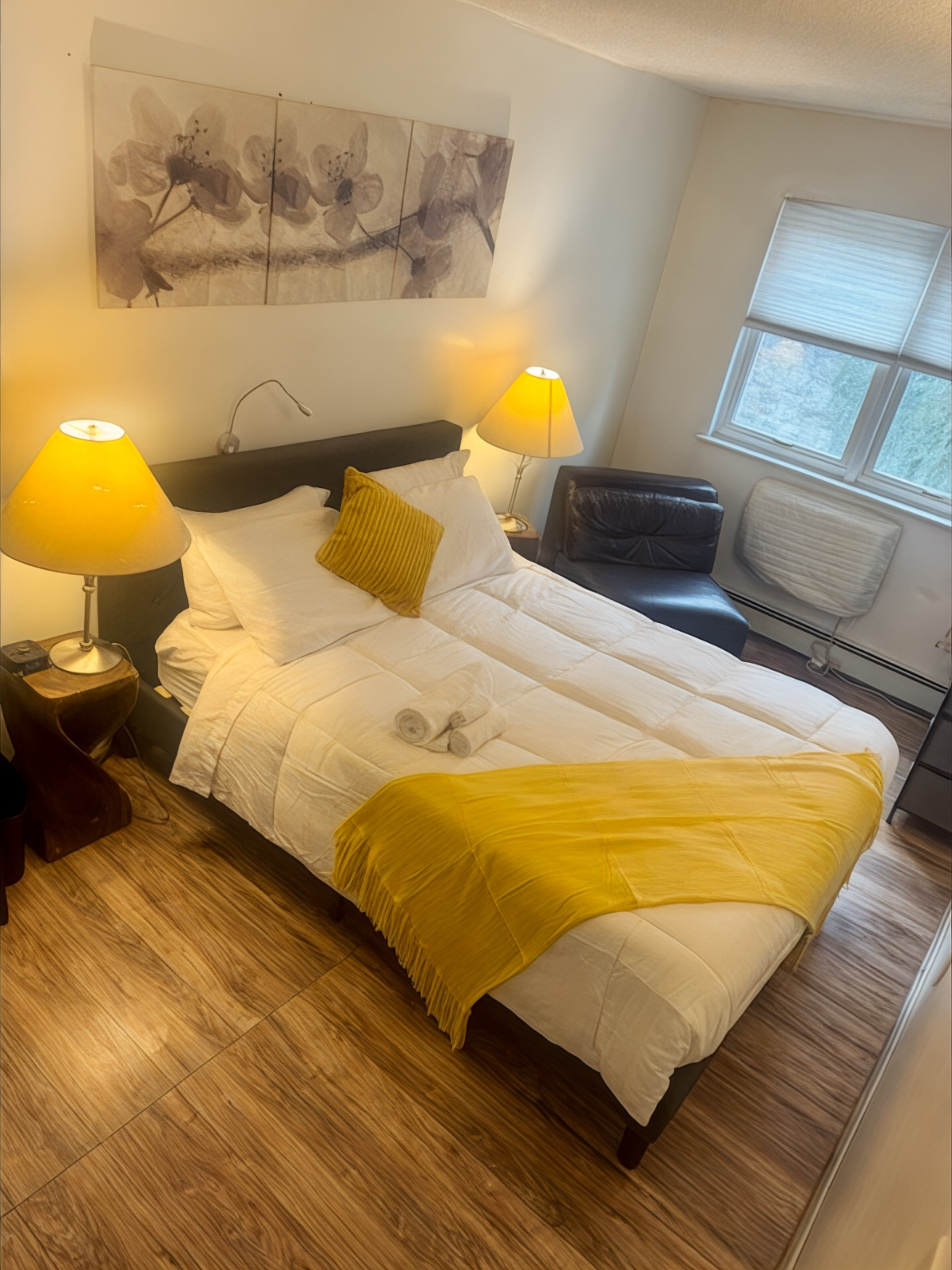 Beautiful Room in a House - Photo 3
