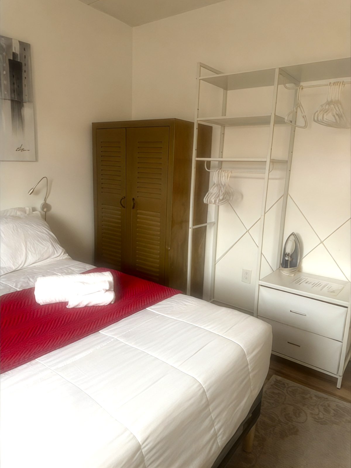 Beautiful Room in a House - Photo 8