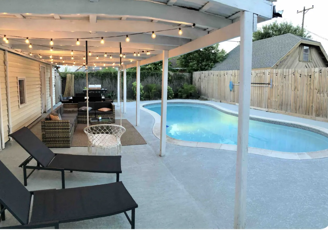 Furnished Home on the Island w/ Pool - 4 Bed/3 Bath - Photo 1
