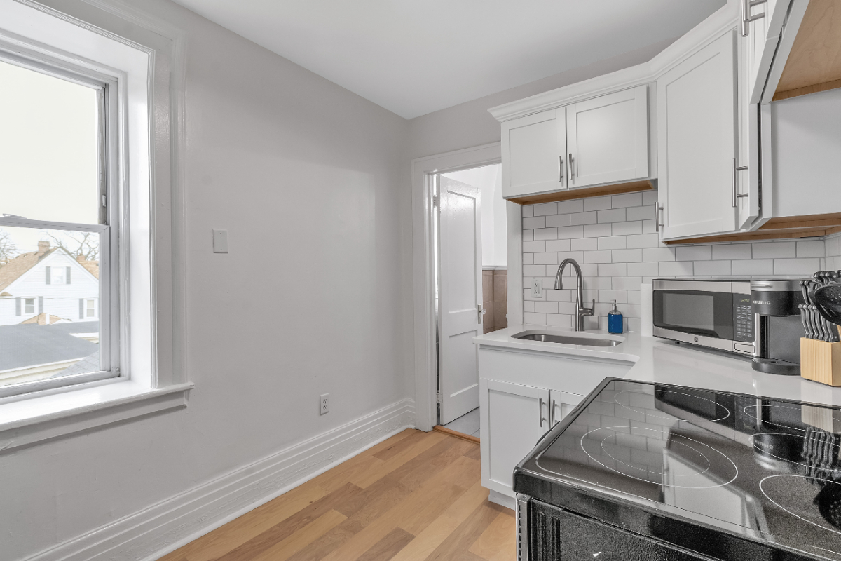 Compact 3rd Floor Apt w/Lake Views - Photo 8