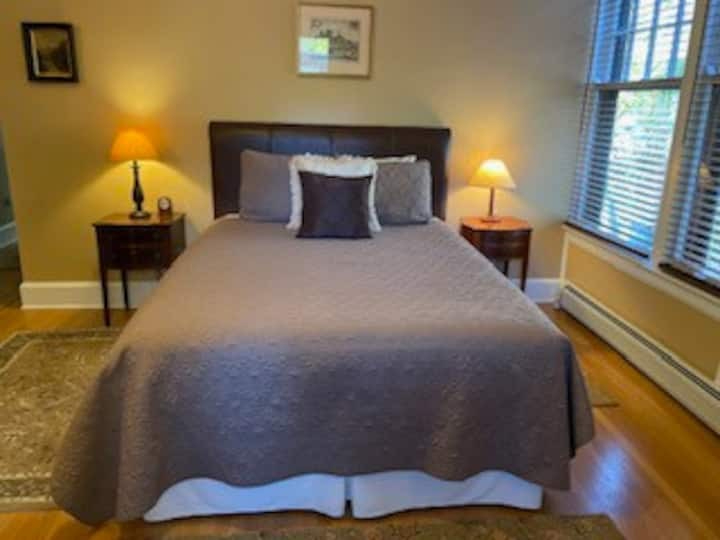 Lovely Spacious One Bedroom steps from Park Avenue - Photo 6