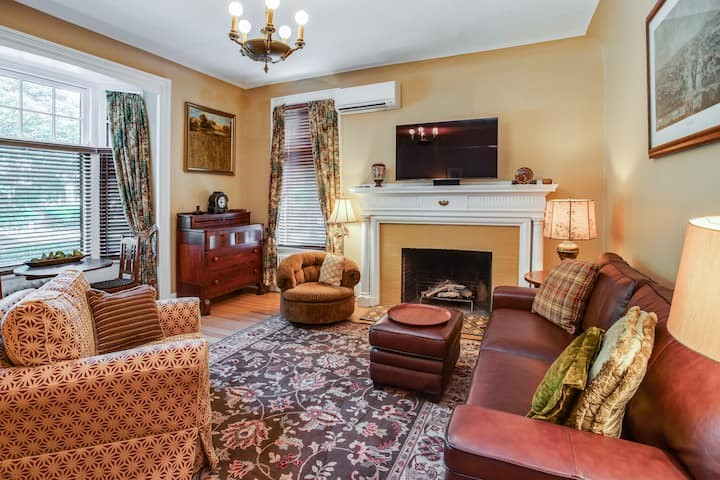 Lovely Spacious One Bedroom steps from Park Avenue - Photo 8
