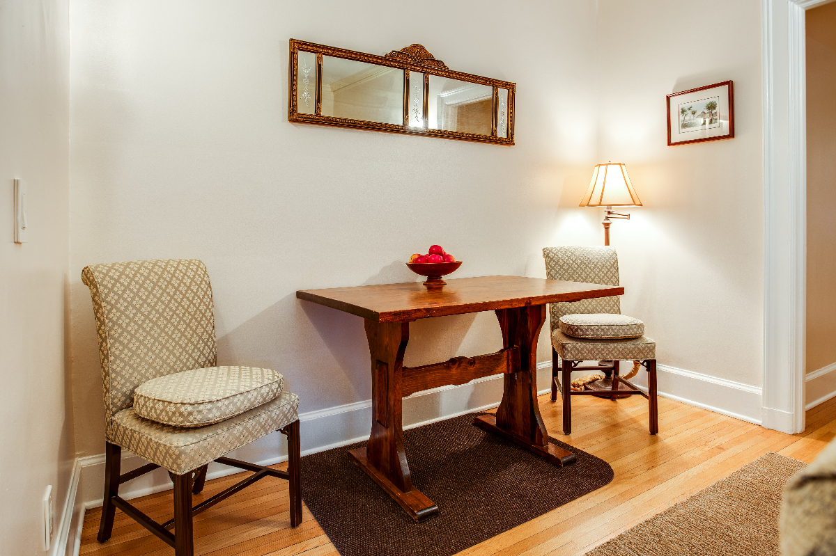 Lovely Spacious One Bedroom steps from Park Avenue - Photo 2