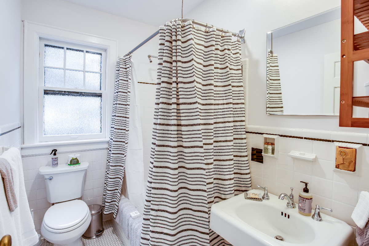 Lovely Spacious One Bedroom steps from Park Avenue - Photo 3