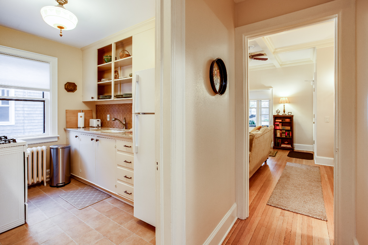 Lovely Spacious One Bedroom steps from Park Avenue - Photo 6