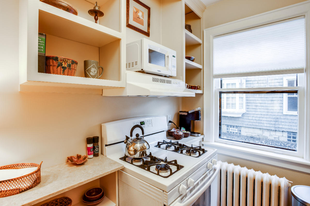 Lovely Spacious One Bedroom steps from Park Avenue - Photo 10