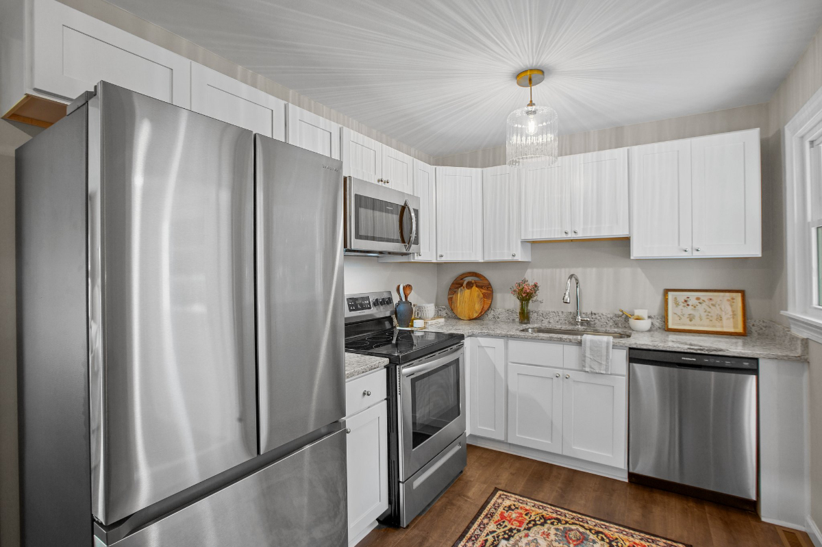 Peaceful cottage- $100 off first month (book by 10/20) - Photo 7